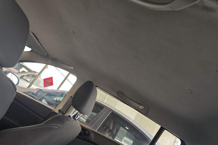 Used Baojun 310 2016 1.2L Manual Value Edition Interior 6