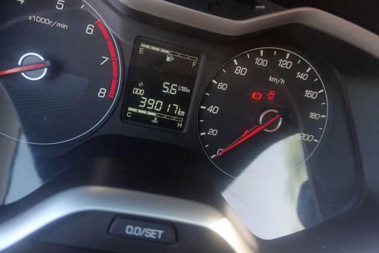 Used Baojun 310 2016 1.2L Manual Fashionable Edition Odometer Close Up