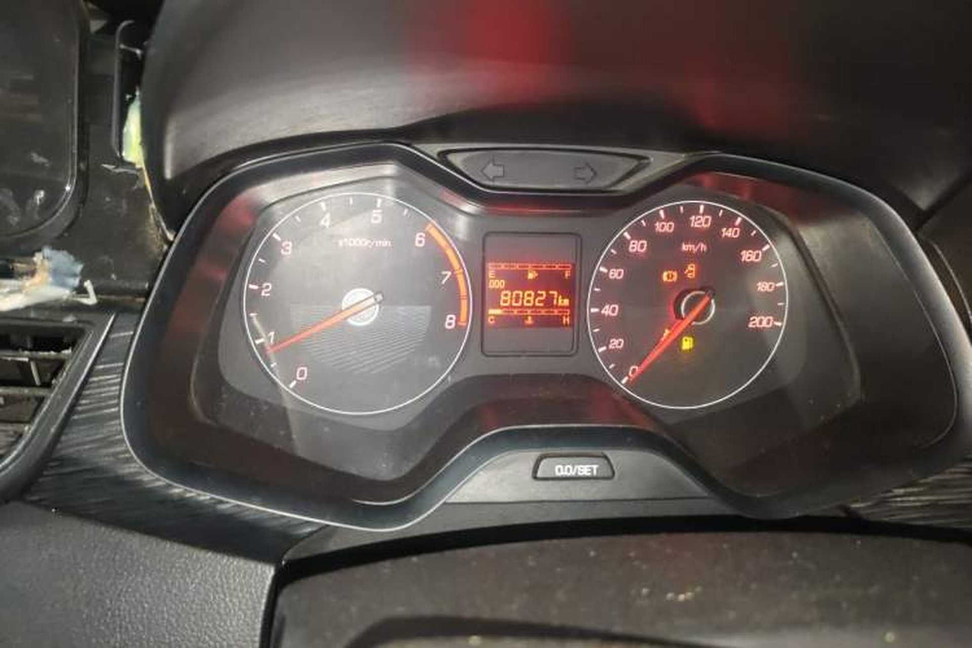 Used Baojun 310 2016 1.2L manual Comfort trim level Odometer Close Up