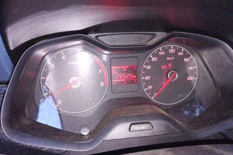 Used Baojun 310 2016 1.2L manual Comfort trim level Odometer Close Up