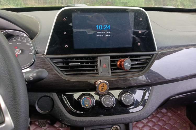 Used Baojun 310 2016 1.2L Manual Luxury Model Audio And AC Panel