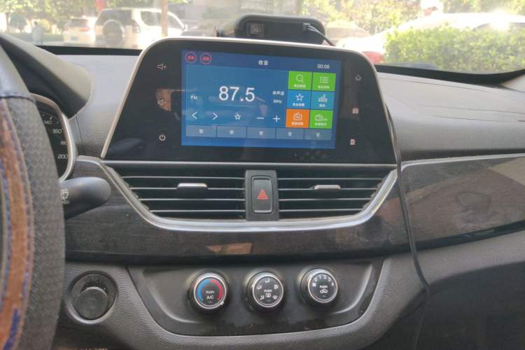 Used Baojun 310 2016 1.2L Manual Fashionable Edition Audio And AC Panel