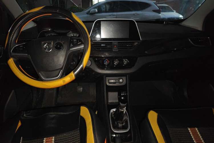 Used Baojun 310 2016 1.2L Manual Luxury Model Center Console