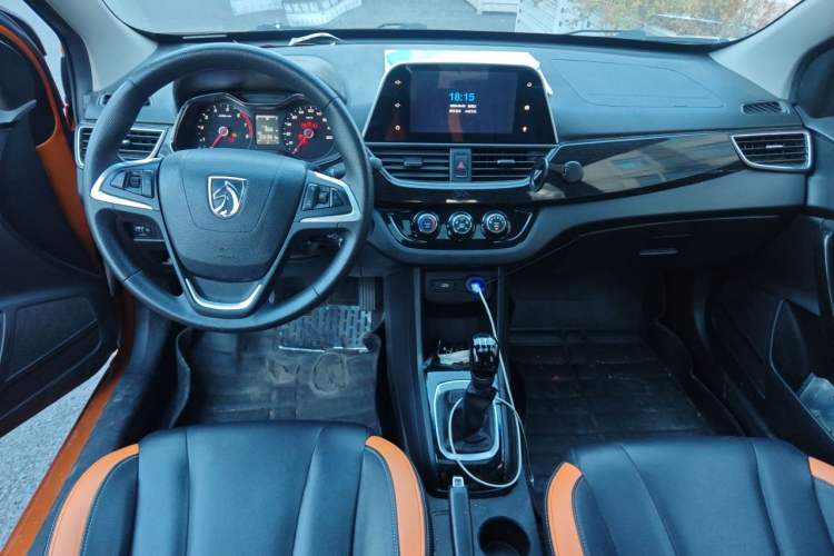 Used Baojun 310 2016 1.2L Manual Luxury Model Center Console