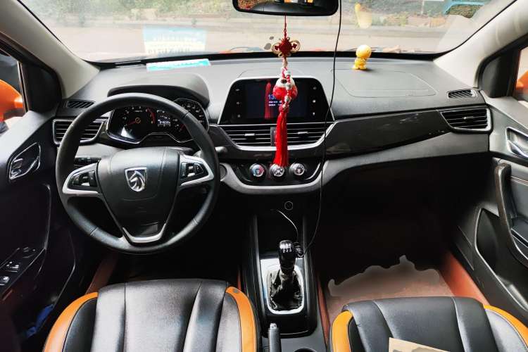 Used Baojun 310 2016 1.2L Manual Luxury Model Center Console