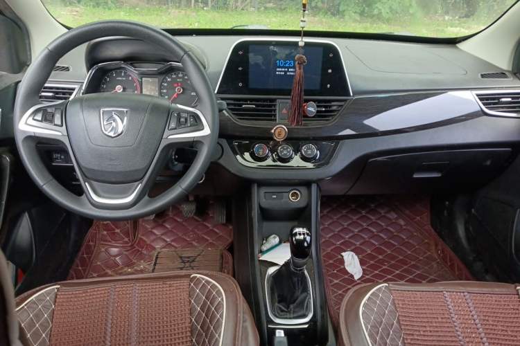 Used Baojun 310 2016 1.2L Manual Luxury Model Center Console