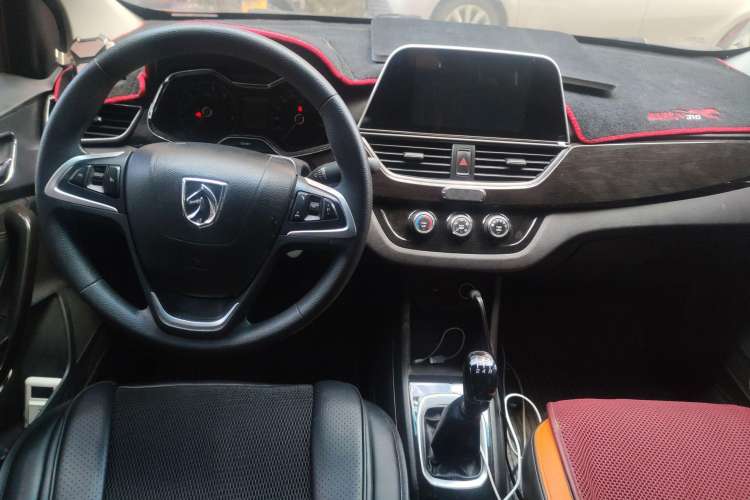 Used Baojun 310 2016 1.2L Manual Luxury Model Center Console