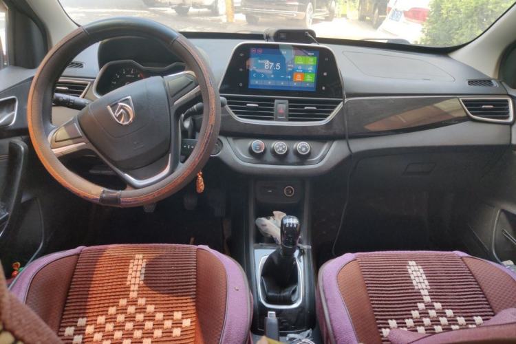 Used Baojun 310 2016 1.2L Manual Fashionable Edition Center Console