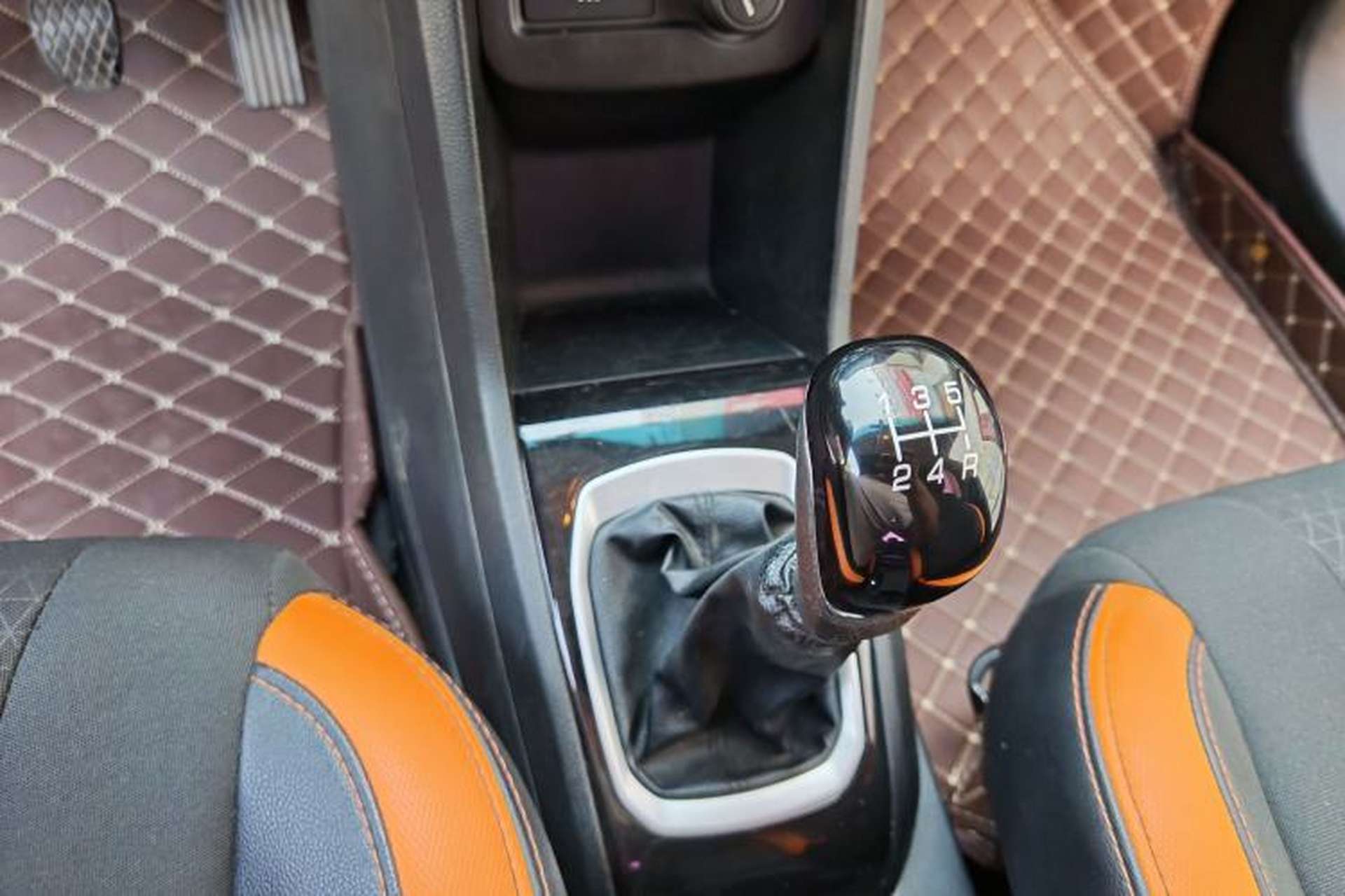 Used Baojun 310 2016 1.2L Manual Fashionable Edition Gear Lever