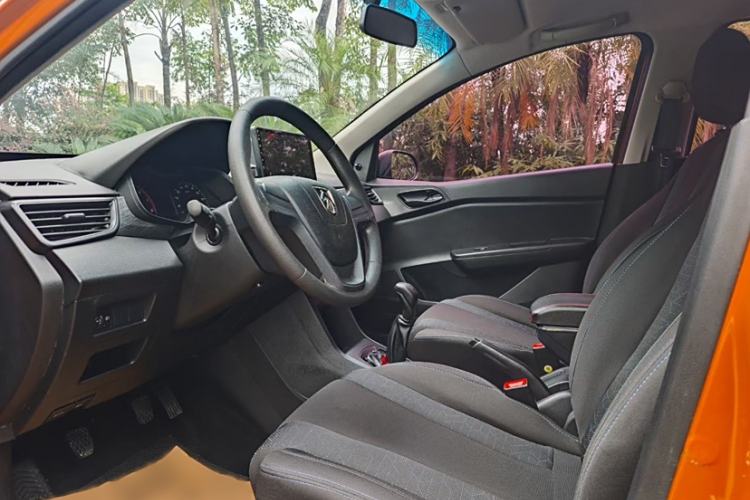 Used Baojun 310 2016 1.2L Manual Value Edition Interior 2