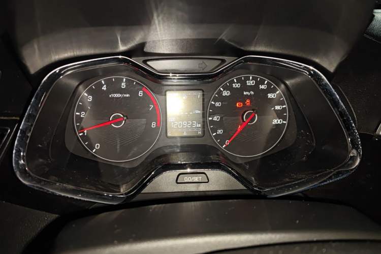 Used Baojun 310 2016 1.2L Manual Luxury Model Odometer Close Up