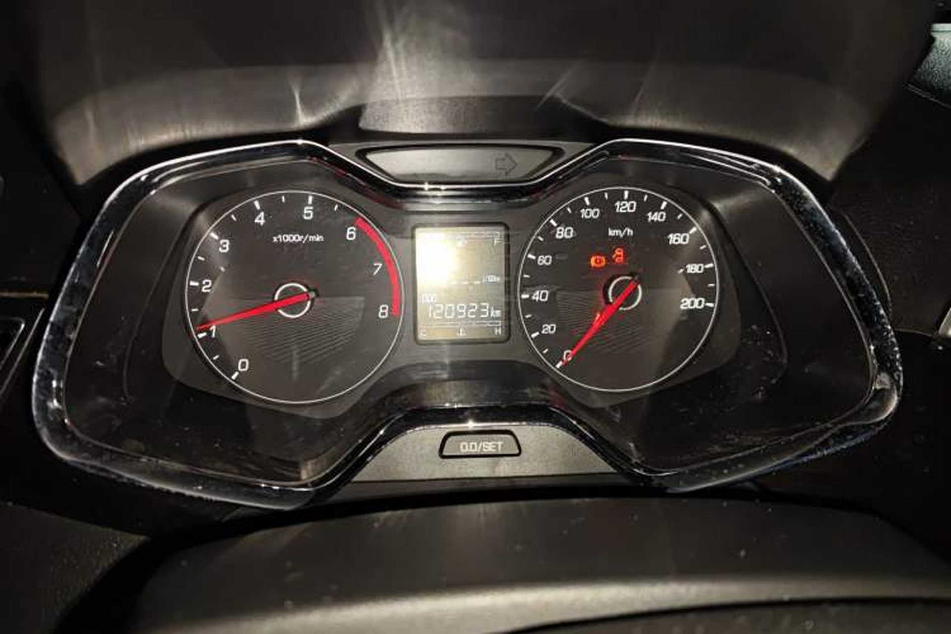 Used Baojun 310 2016 1.2L Manual Luxury Model Odometer Close Up