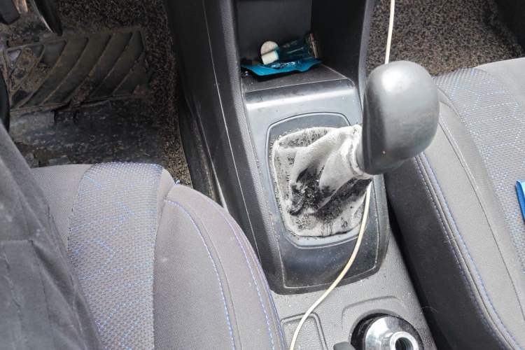 Used Baojun 310 2016 1.2L manual Comfort trim level Gear Lever