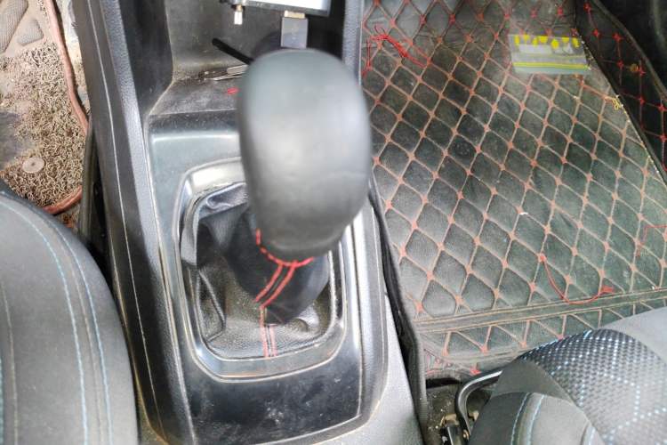Used Baojun 310 2016 1.2L Manual Value Edition Gear Lever