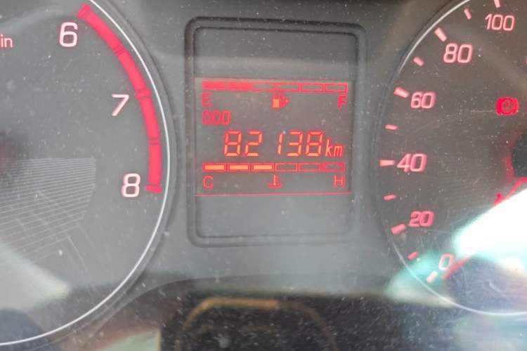 Used Baojun 310 2016 1.2L manual Comfort trim level Odometer Close Up