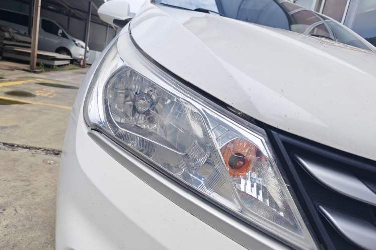 Used Baojun 310 2016 1.2L manual Comfort trim level Right Front Headlight