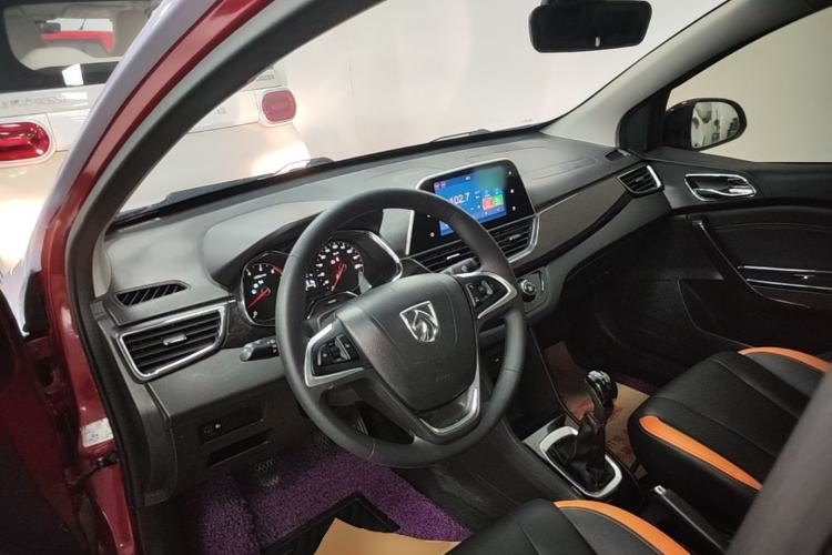 Used Baojun 310 2016 1.2L Manual Luxury Model Center Console