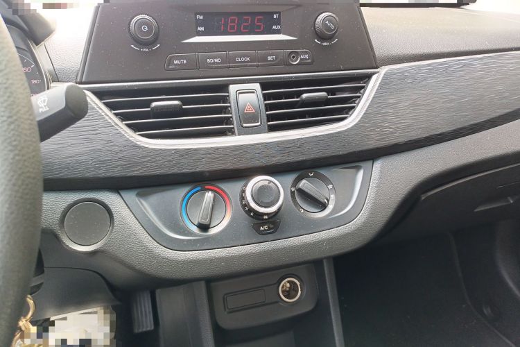 Used Baojun 310 2016 1.2L Manual Value Edition Audio And AC Panel