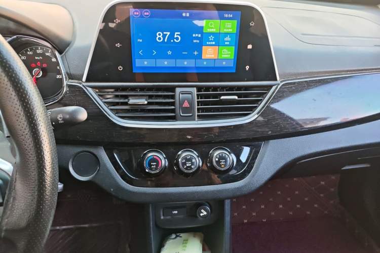 Used Baojun 310 2016 1.2L Manual Luxury Model Audio And AC Panel