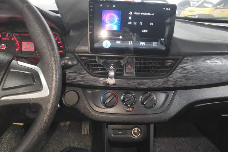 Used Baojun 310 2016 1.2L manual Comfort trim level Audio And AC Panel