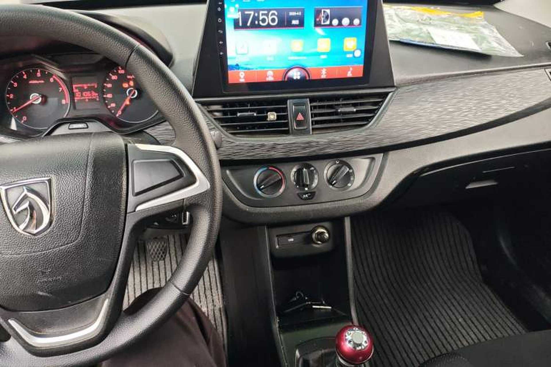 Used Baojun 310 2016 1.2L manual Comfort trim level Audio And AC Panel
