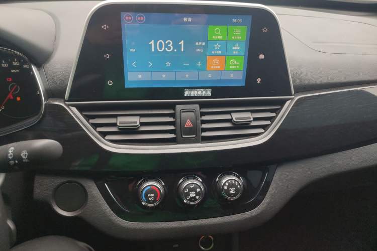 Used Baojun 310 2016 1.2L Manual Luxury Model Audio And AC Panel