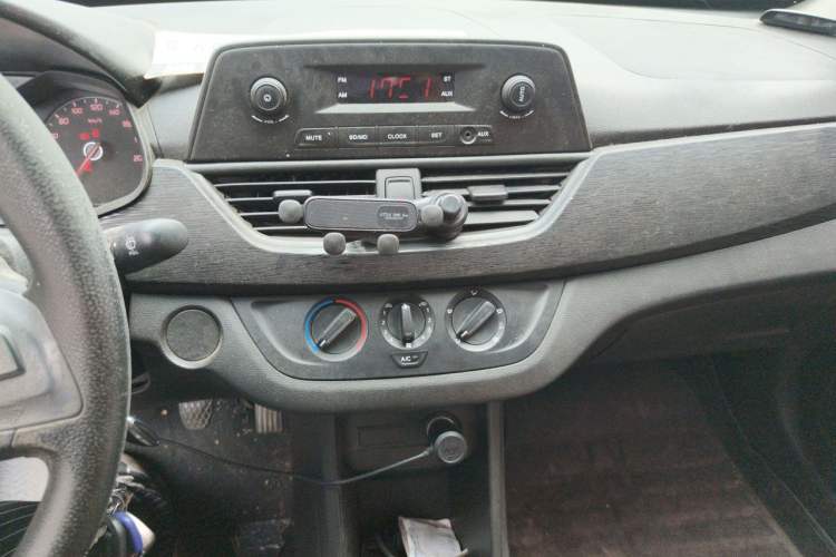 Used Baojun 310 2016 1.2L Manual Value Edition Audio And AC Panel