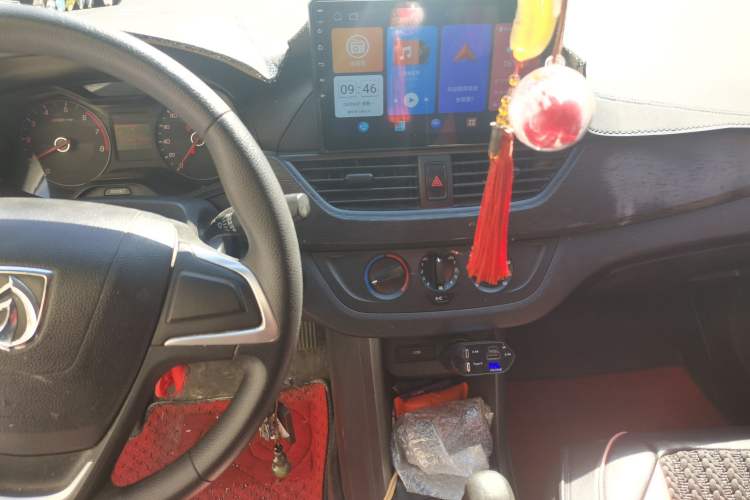 Used Baojun 310 2016 1.2L manual Comfort trim level Audio And AC Panel