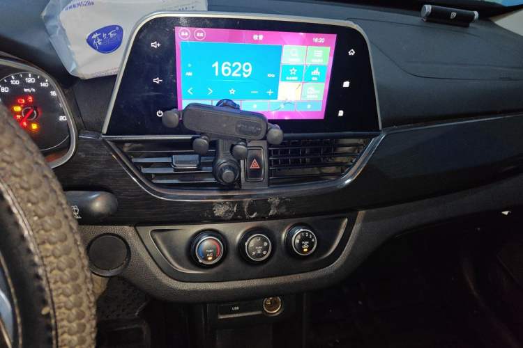 Used Baojun 310 2016 1.2L Manual Fashionable Edition Audio And AC Panel