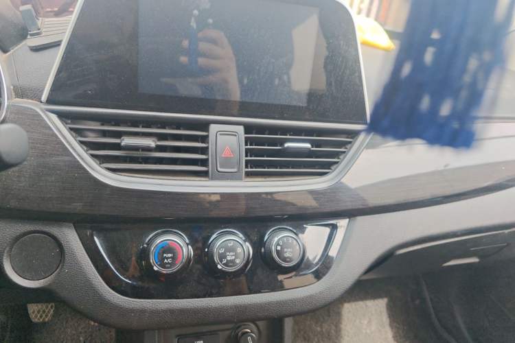 Used Baojun 310 2016 1.2L Manual Luxury Model Audio And AC Panel