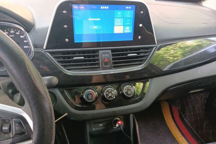 Used Baojun 310 2016 1.2L Manual Luxury Model Audio And AC Panel