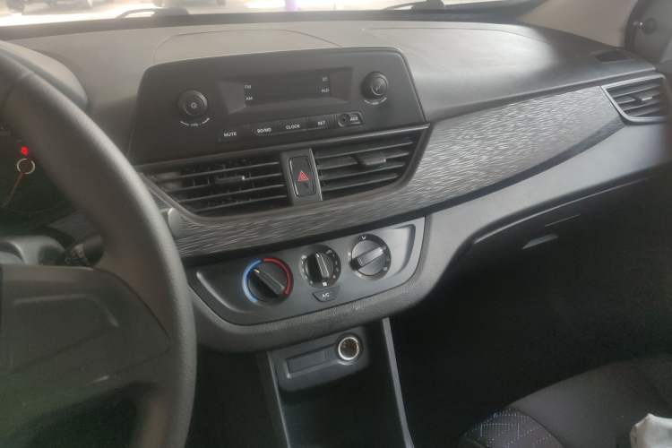 Used Baojun 310 2016 1.2L Manual Value Edition Audio And AC Panel