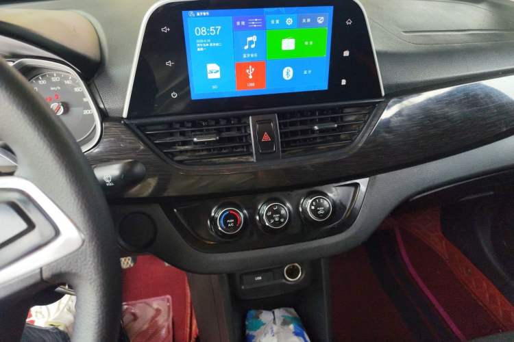 Used Baojun 310 2016 1.2L Manual Fashionable Edition Audio And AC Panel