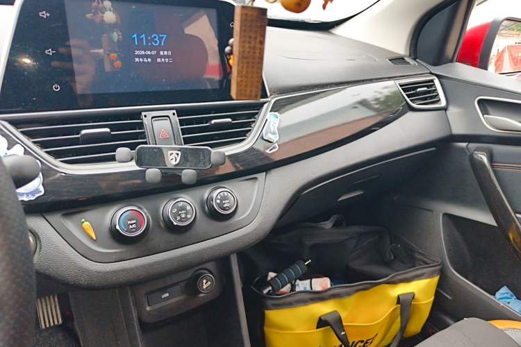 Used Baojun 310 2016 1.2L Manual Fashionable Edition Audio And AC Panel