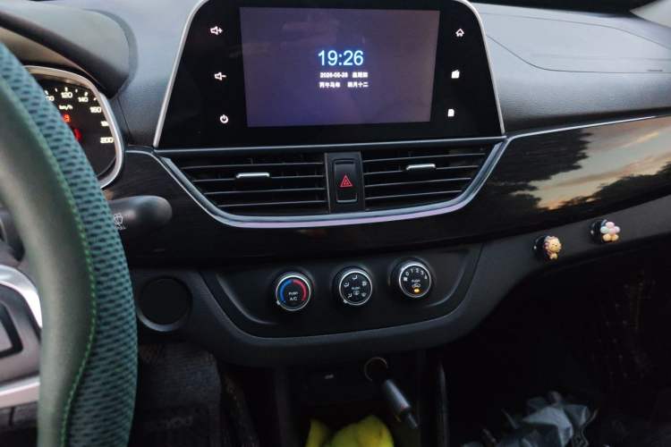 Used Baojun 310 2016 1.2L Manual Fashionable Edition Audio And AC Panel