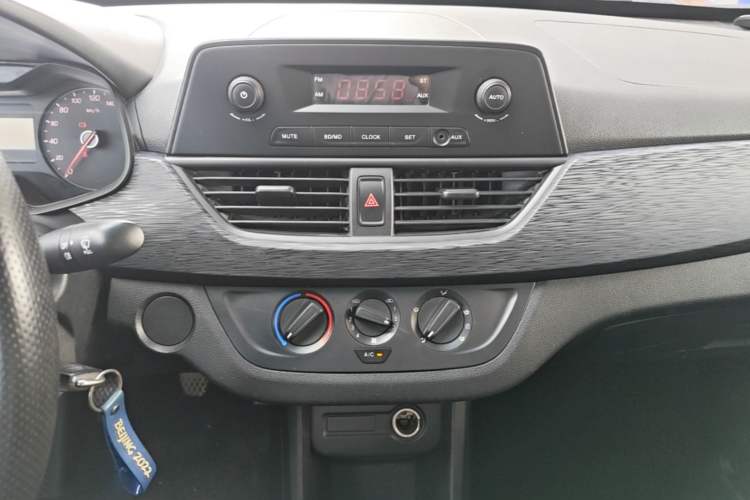 Used Baojun 310 2016 1.2L Manual Value Edition Audio And AC Panel