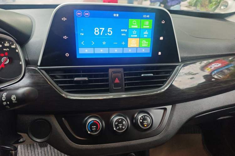 Used Baojun 310 2016 1.2L Manual Fashionable Edition Audio And AC Panel