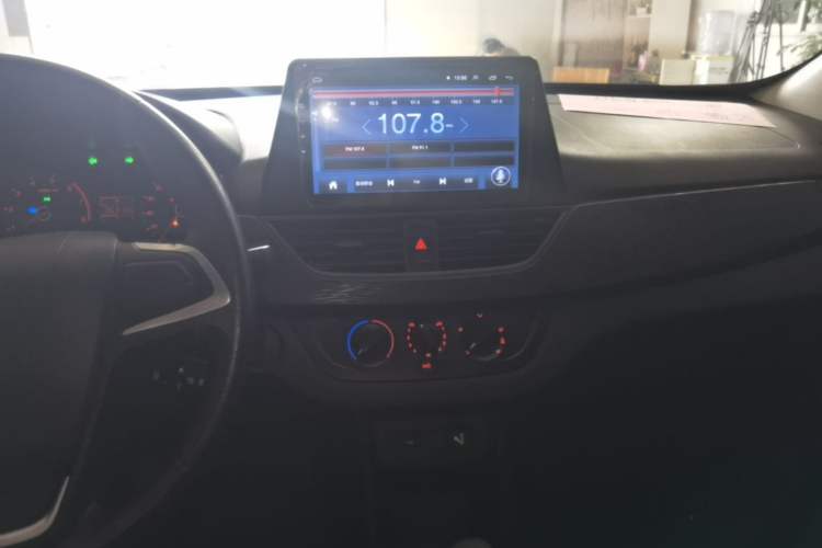 Used Baojun 310 2016 1.2L manual Comfort trim level Audio And AC Panel
