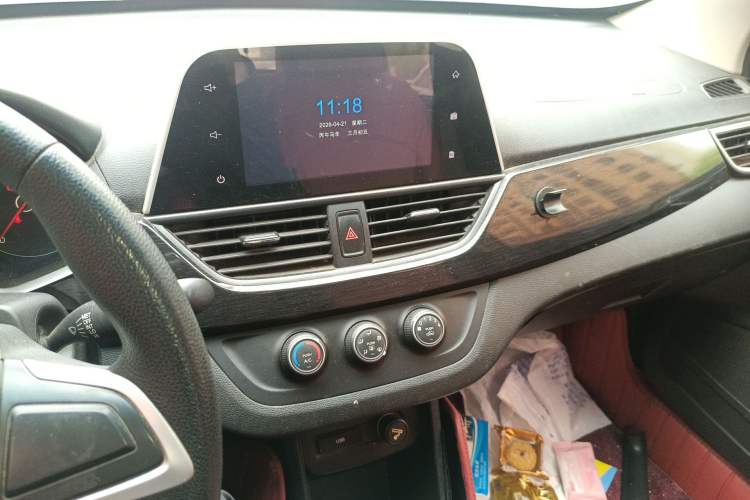Used Baojun 310 2016 1.2L Manual Fashionable Edition Audio And AC Panel