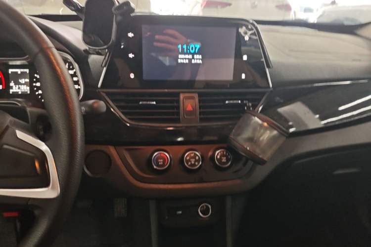 Used Baojun 310 2016 1.2L Manual Fashionable Edition Audio And AC Panel
