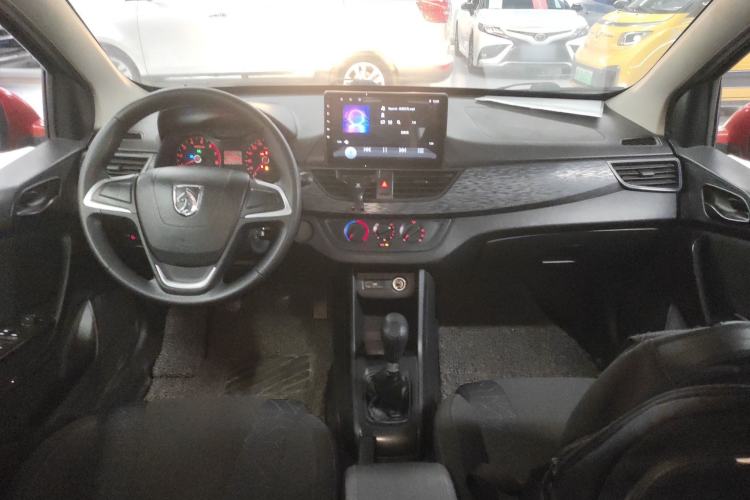 Used Baojun 310 2016 1.2L manual Comfort trim level Center Console
