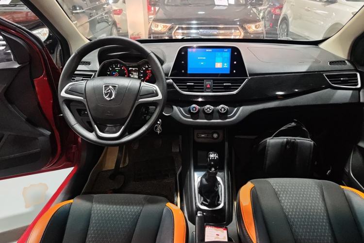 Used Baojun 310 2016 1.2L Manual Fashionable Edition Center Console