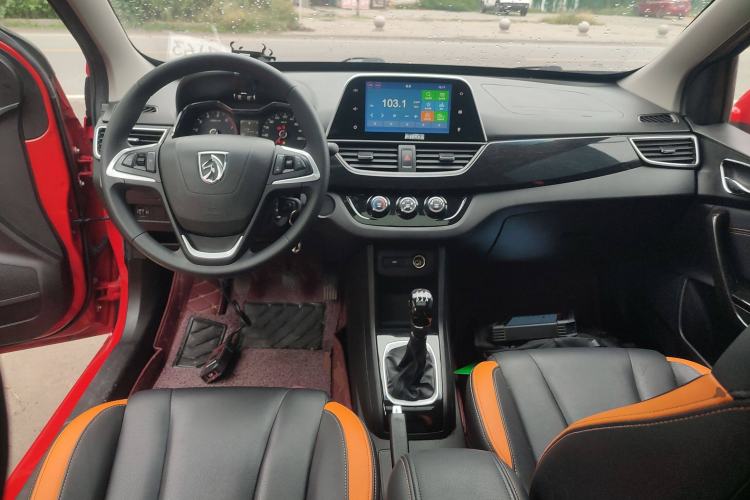 Used Baojun 310 2016 1.2L Manual Luxury Model Center Console