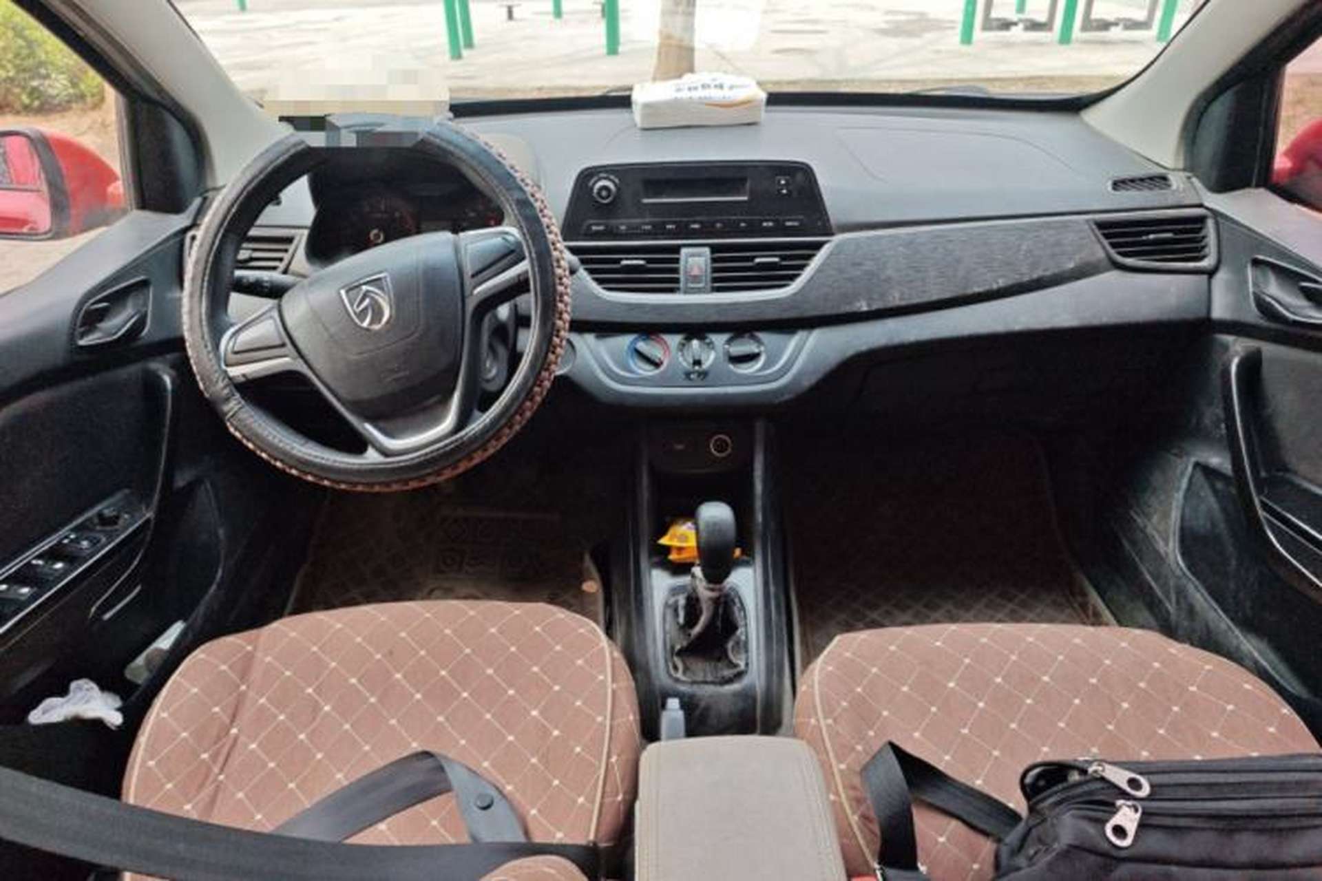 Used Baojun 310 2016 1.2L manual Comfort trim level Center Console
