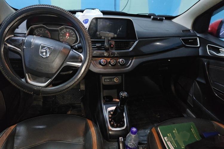 Used Baojun 310 2016 1.2L Manual Fashionable Edition Center Console