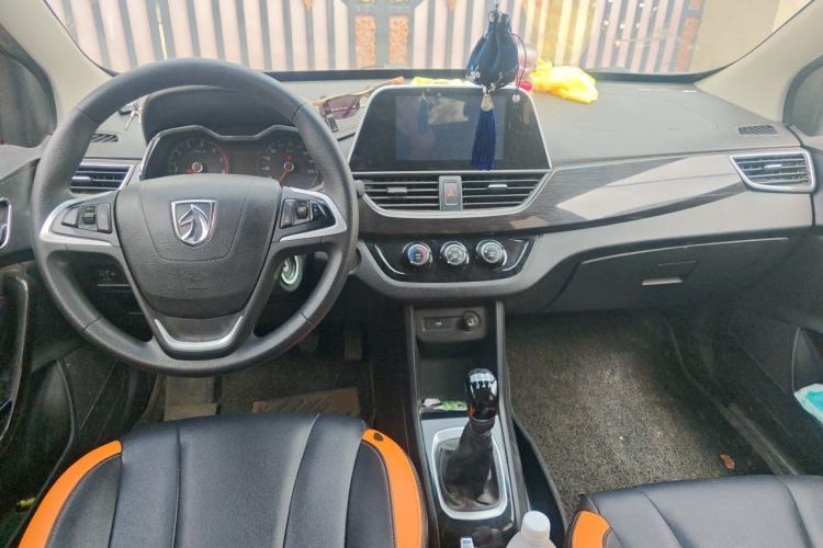 Used Baojun 310 2016 1.2L Manual Luxury Model Center Console