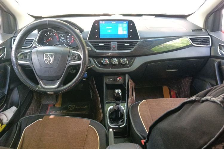 Used Baojun 310 2016 1.2L Manual Luxury Model Center Console