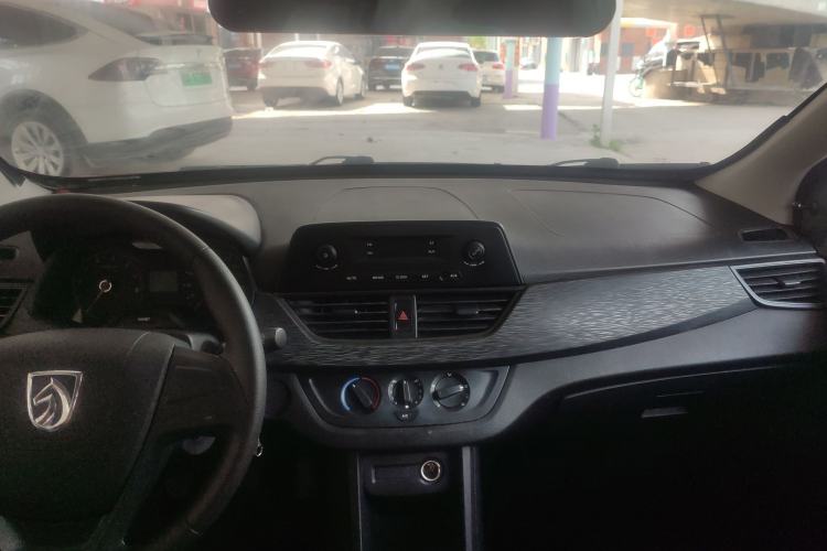 Used Baojun 310 2016 1.2L Manual Value Edition Center Console