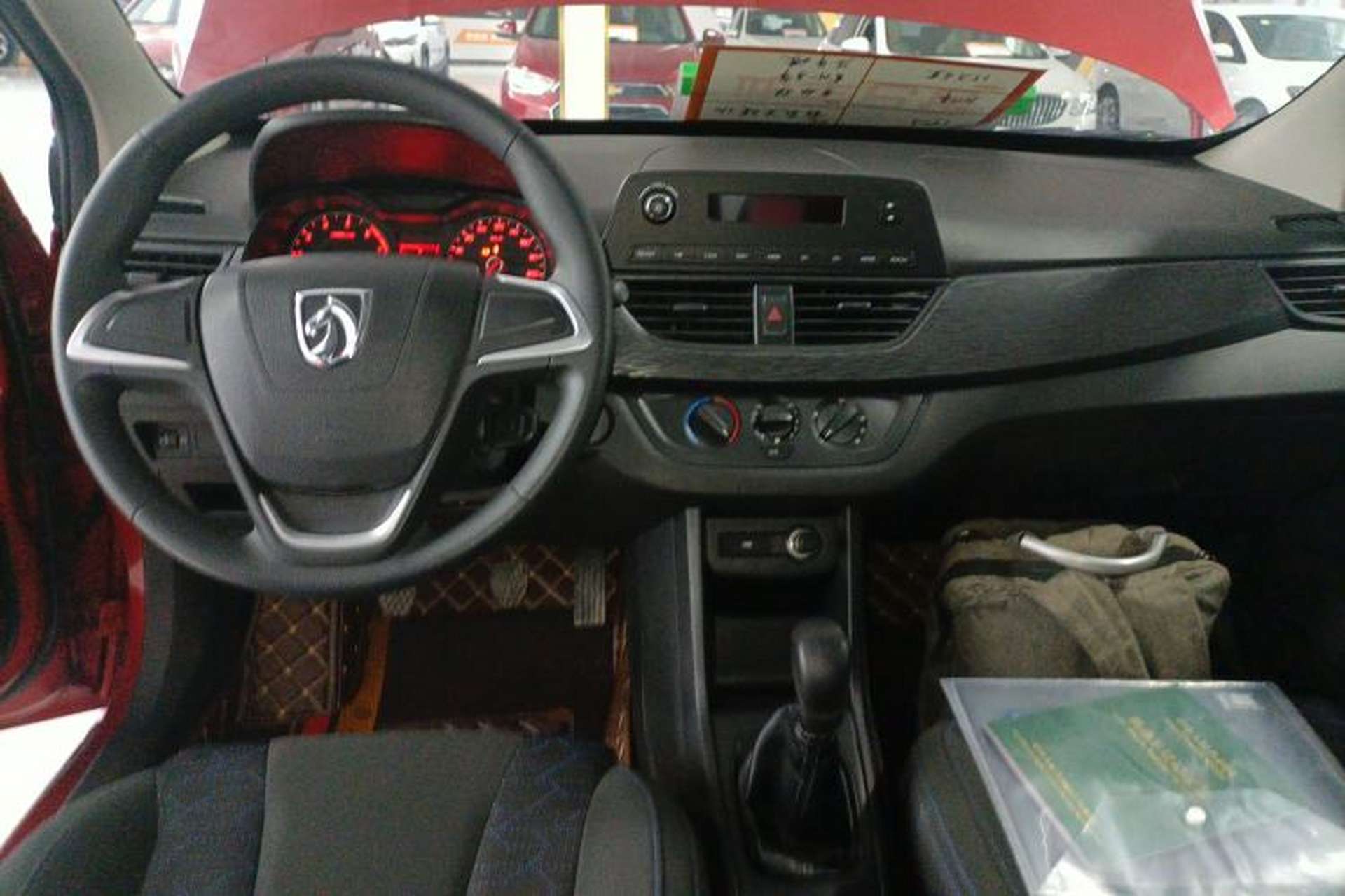 Used Baojun 310 2016 1.2L manual Comfort trim level Center Console