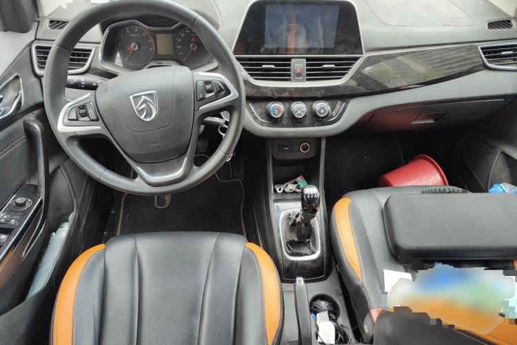 Used Baojun 310 2016 1.2L Manual Luxury Model Center Console